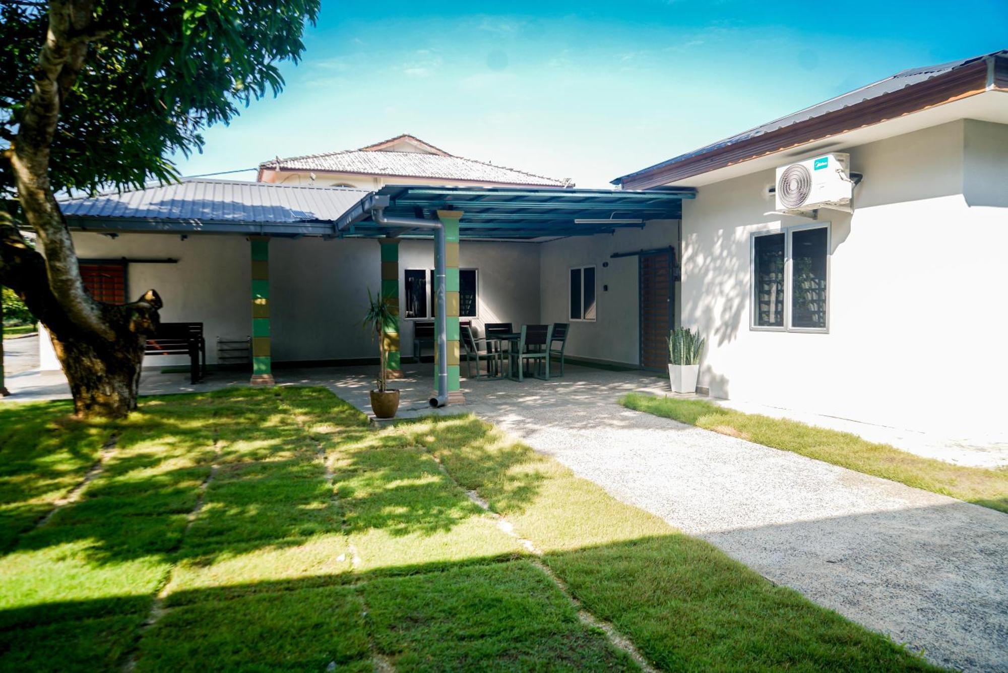 Adorable 3-Bedroom Home With Pool, Wi-Fi And Bbq Rembau Exterior photo